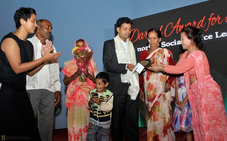 20082016084315Darnal_Award__for_Social_Justice-(4)-1000x0